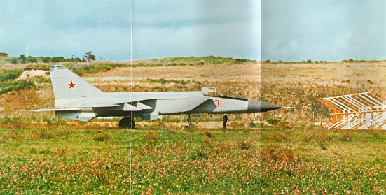 MiG-25_1.jpg (42517 bytes)