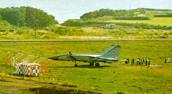 MiG-25_2.jpg (54668 bytes)