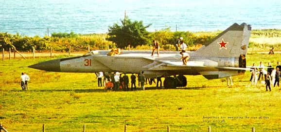 MiG-25_3.jpg (47281 bytes)