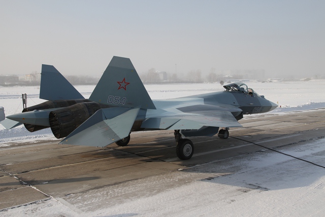 http://www.airforce.ru/content/attachments/48726-46188d1358444376-4y_pak_fa_gotovitsya_k_vzletu_.jpg