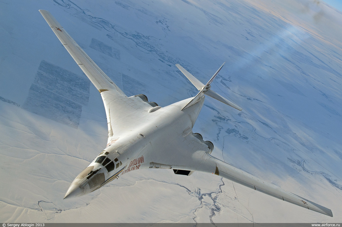 http://www.airforce.ru/content/attachments/51330-47048d1361573132-s_ablogin_tu-160_1200.jpg