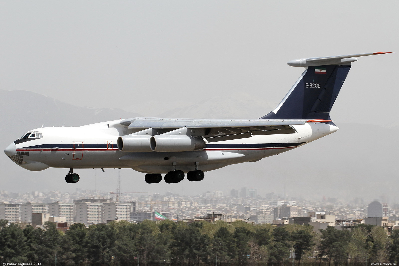 http://www.airforce.ru/content/attachments/56512-b_taghvaee_il-76td_iriaf_1600.jpg