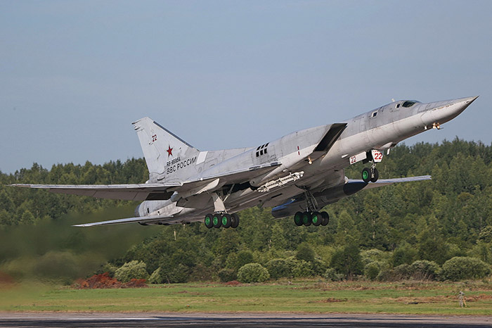 62253d1426881856-a_zinchuk_tu-22m3_22_2_700.jpg