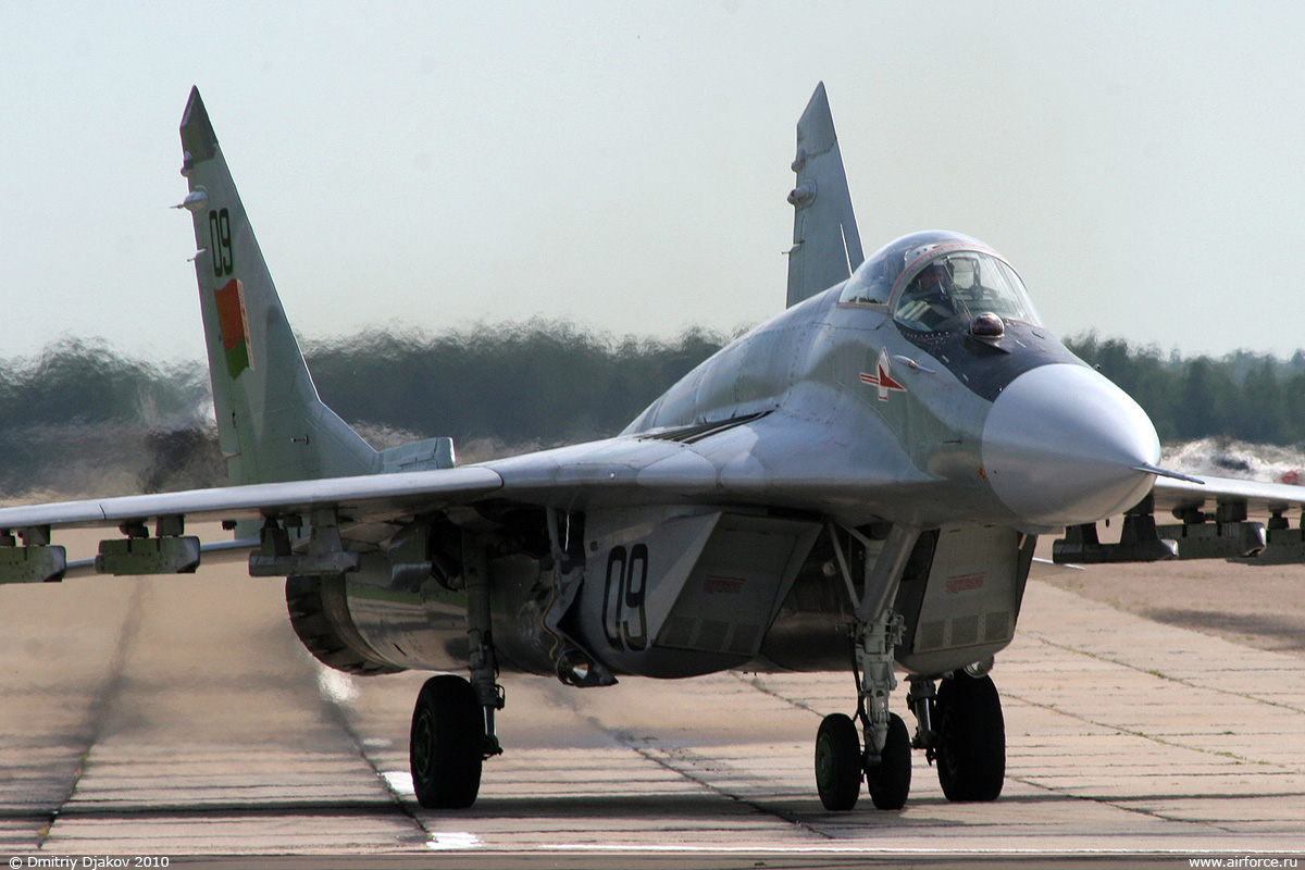 http://www.airforce.ru/photogallery/gallery9/mig-29/dd_mig-29_01_1200.jpg