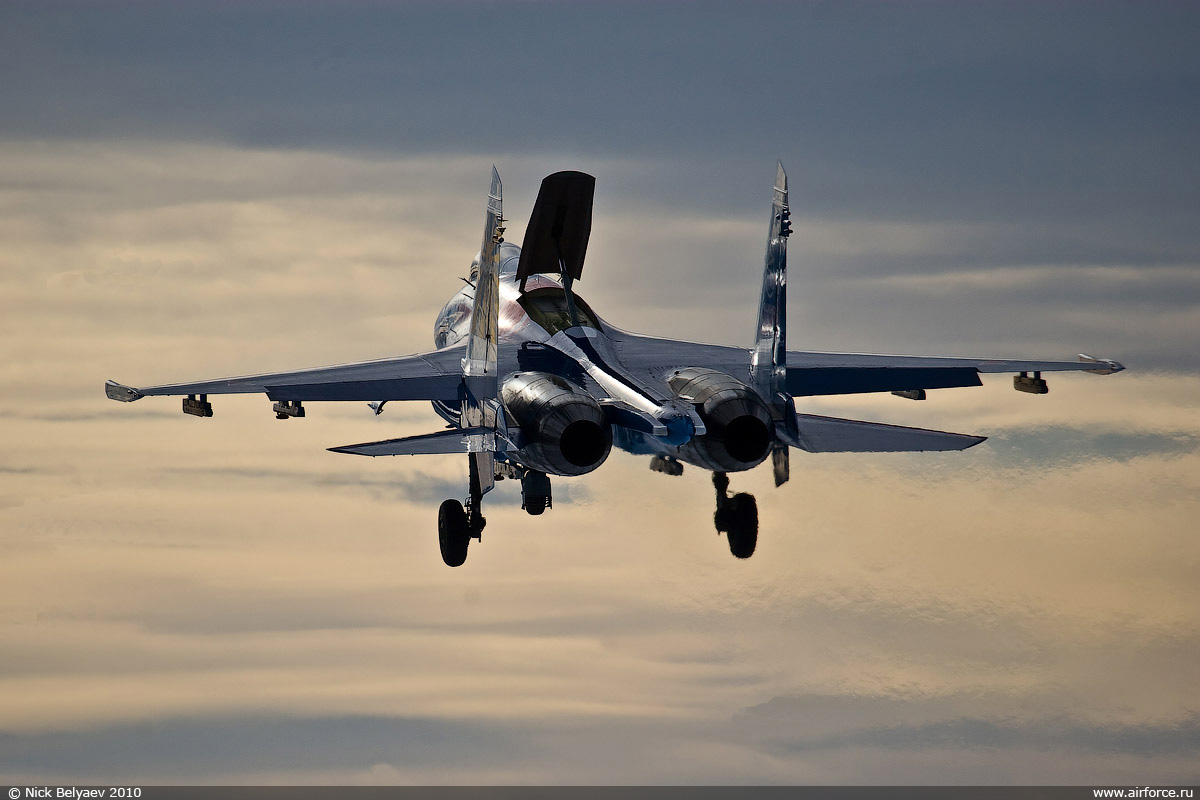 http://www.airforce.ru/photogallery/gallery9/su-27/nb_su-27_01_1200.jpg