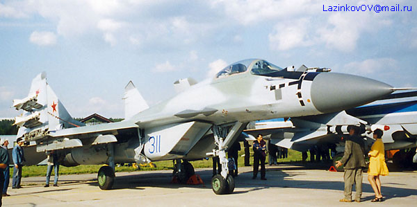 MAKS1999_MiG-29K_01.jpg